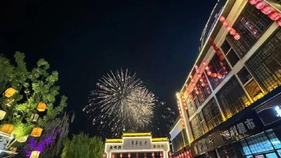 英山县将专场招聘会搬到烟火晚会现场