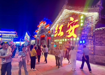 红安影视城：双节同庆日，夜色醉游人