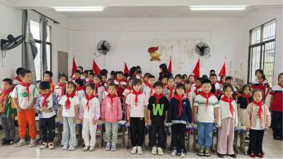 薪火相传！蕲春县第六实小东申校区少先队新队员入队了……