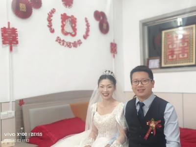 狮子镇小夫妻零彩礼结婚，省钱还热闹！