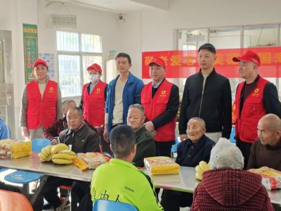 中国人寿麻城支公司联合麻城市民政局开展敬老爱老活动