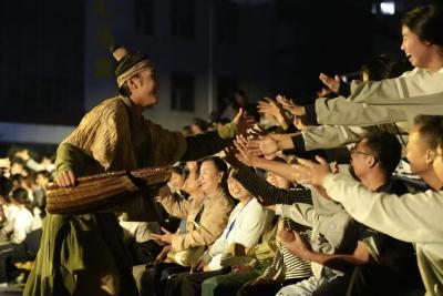 千年男神成“大思政课”男主！黄州千名学子共赏《大江东去》