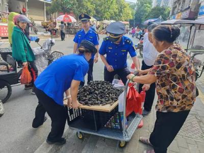 “城管蓝”守护“节日红”  黄州城管全面开启“国庆保障”模式