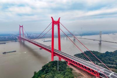 我国首座双层斜拉—悬索协作体系大桥正式通车