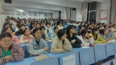 守护花季时光 ！蕲春四中护航女生青春期成长