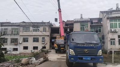 团风县总路咀镇总路咀村村民自筹43万元铺就“幸福路”