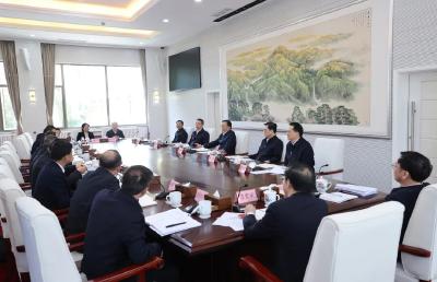 王忠林主持召开基层和相关领域代表座谈会 开门问策 集思广益 确保“十五五”规划符合发展实际 顺应人民意愿