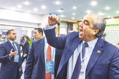 大使天团纷纷“打call” 汉交会成为最具活力的国际商务合作平台之一