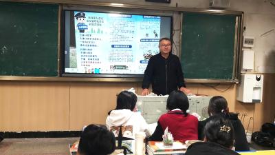 英山县长冲高中：学新法立新规  护“未”健康成长