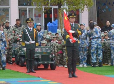 童心系国防 共筑强军梦