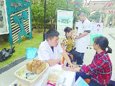 西湖社区卫生服务中心义诊进社区