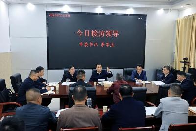 李军杰到市群众来访接待服务中心接访