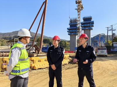 警护重点工程 情暖建设一线