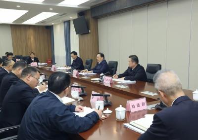 王忠林在省法院调研并主持召开座谈会