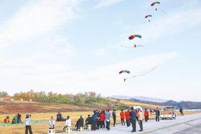 全国跳伞锦标赛落幕——深山空中逐梦飞出“新花样”