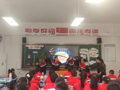 英山毕昇小学教学比武课堂“燃”力全开