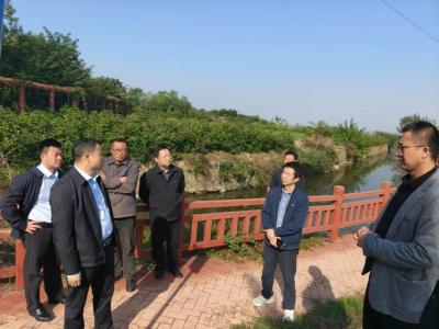 蕲春县开展常态化清湖行动守护一湖清水