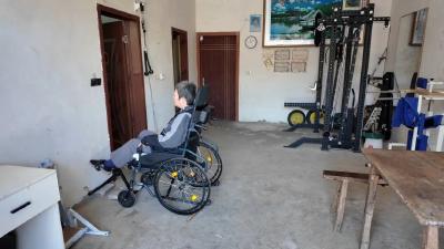 青石小伙爆改房车带瘫痪妈妈看世界！天安门之约成年度最暖承诺