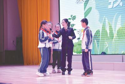 迷途少年的掌灯者                                                 ——记“全省未成年人检察业务能手”、蕲春县检察院检察官程菲     