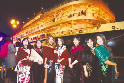 登楼看江水 街巷尝美食  WuHan Travel遇全球知音