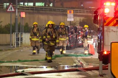 无论环境多复杂，拯救不会停——香港大埔火灾救援中的消防员群像