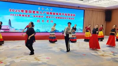 广场舞携手黄梅戏碰撞出奇妙火花