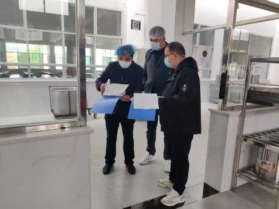 英山县思源实验学校石镇校区开展校园餐整治“突击战”