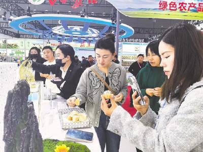 “江汉大米、湖北菜籽油” 飘香全国粮油和大豆产业博览会
