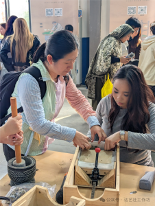 当“洋面孔”遇见“老传统”——黄冈师院130余名外籍师生畅享文化体验之旅