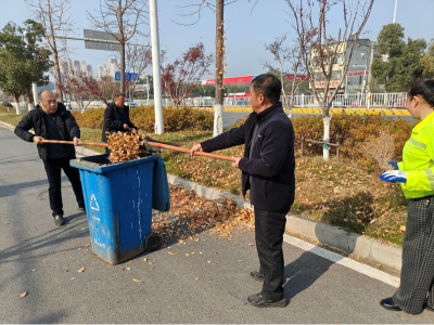 黄州交通公路部门整治路域环境护航百姓平安出行