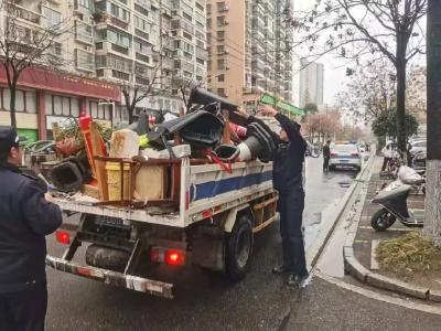 黄州区“清障还位”直击“停车难”