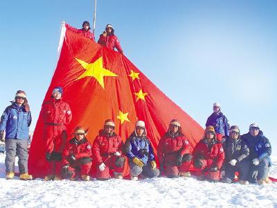 “我们要把五星红旗插上南极” ——武汉大学极地科考四十载的故事