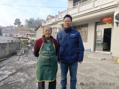 湖北黄冈：电信员工舍身救起八旬落水老人