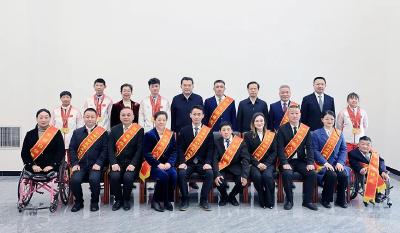 李军杰会见我市受表彰的自强模范、助残先进及残特奥会获奖运动员