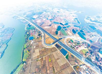 新武黄高速建成双向八车道 缓解南北交通压力 促进两侧土地开发