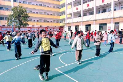 课间变成运动乐园！麻城这所小学让课间十五分钟活力满满
