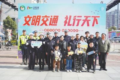 我市开展“全国交通安全日”宣传活动