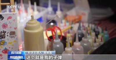 火烧咖啡 卡通煎饼……创新“主理人”出圈 现场“哇”声一片