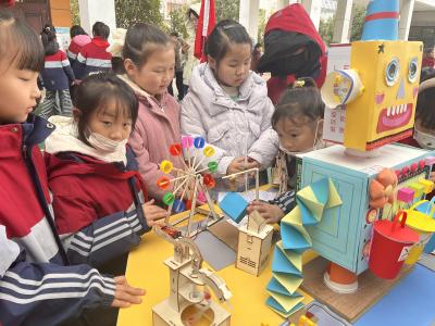 机器狗、水火箭、空气炮……黄冈思源实验学校师生“玩转”校园科技节