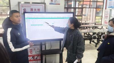 阳光采购零距离，家校共筑健康餐——黄州思源实验学校举办膳食监督家长委员会活动