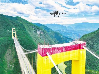 湖北交通增添人工智能应用新场景  AI巡检车秒识病害 机器人成新劳模