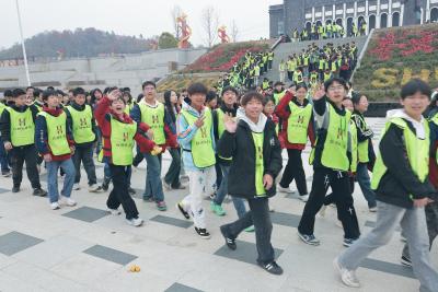 砍甘蔗、做香囊、真人CS！罗田500名初中生两天一夜研学“玩”出新高度