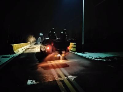 从深夜到黎明  黄州这群人为农村公路“解冻” ——黄州区交通农路部门雪后除冰保畅纪实