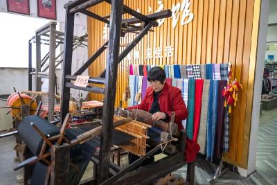 新华每日电讯丨古老织布机的“别样新生”