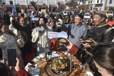 从整合发力，让分散的资源形成合力，将散落的“美食珍珠”，用“南北争霸”的丝线串成璀璨项链——  罗田“美食三件套”何以“借味出圈”？