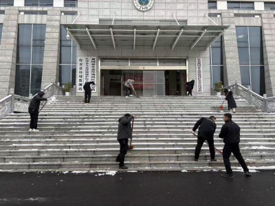 迎战寒潮保畅通 倾力除雪暖人心 市生态环境局红安县分局迅速行动应对严寒降雪天气