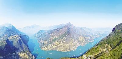 三峡蓄至高水位 万吨船队达重庆