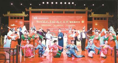 戏暖黄冈 韵启新岁 ——2025黄梅戏艺术周跨年晚会点亮遗爱湖