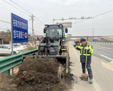 黄州交通公路部门严治抛洒滴漏护航公路安畅