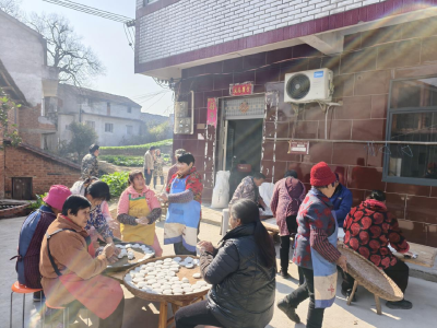 梅川镇龙顶寨：一笼“团圆粑”，蒸出合村新气象